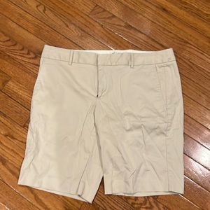 Banana Republic women’s size 14 Bermuda short, light khaki 10 inch inseam
